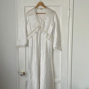 Italian White Lace Long Sleeve Vintage Night Gown V Neck Made in Italy Medium